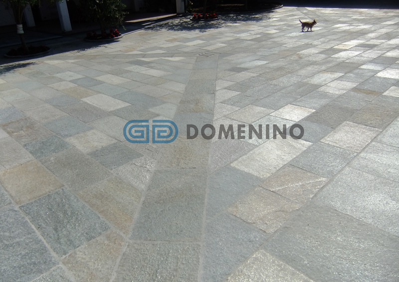 Quadrettoni in pietra di Luserna, colore misto, misure a correre  |Dalles Bords Martelines, en pierre de Luserna, couleur mixte |Bodenplatten Oberfläche gespalten, Luserna gneis,  Farbe gemischt